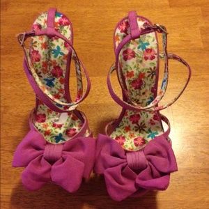 Bow shoes